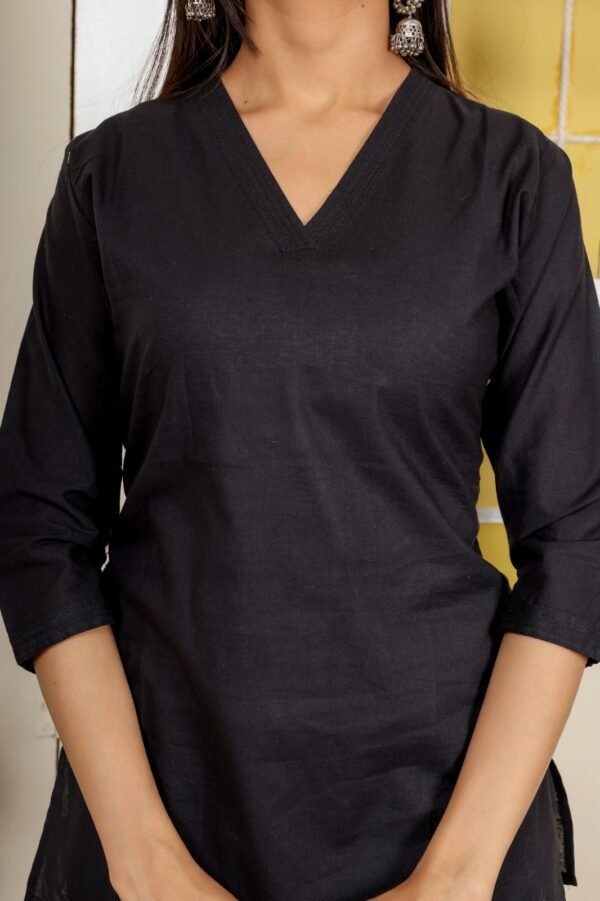 Vastrawala  Women Solid Cotton Blend Cape Top Kurti  ( Black ) - Image 2
