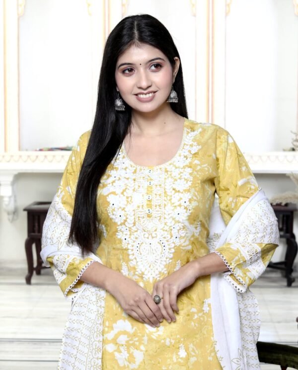 Vastrawala Cotton Blend Kurta Set with Embroidery Work - Image 2