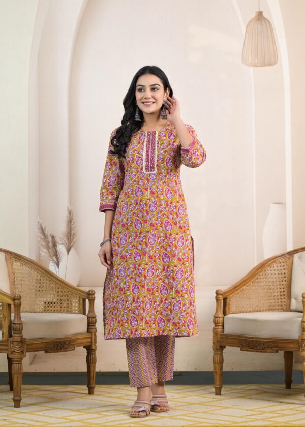 Vastrawala Prosin Print Kurta Set with Hand Work Secquence - Image 4
