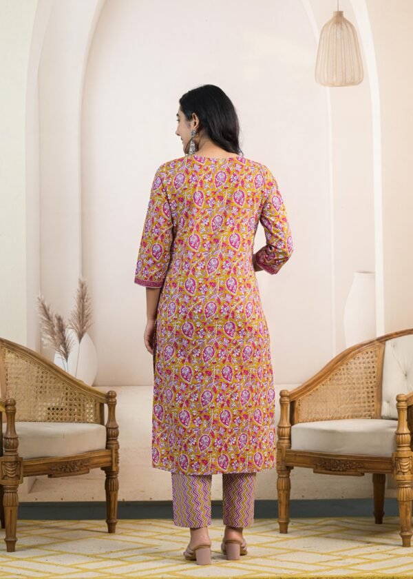 Vastrawala Prosin Print Kurta Set with Hand Work Secquence - Image 3