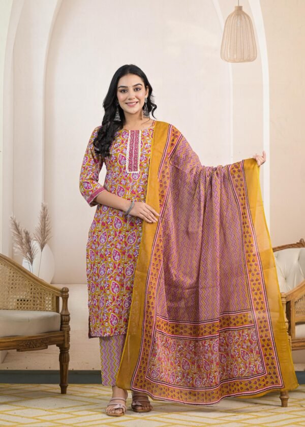 Vastrawala Prosin Print Kurta Set with Hand Work Secquence