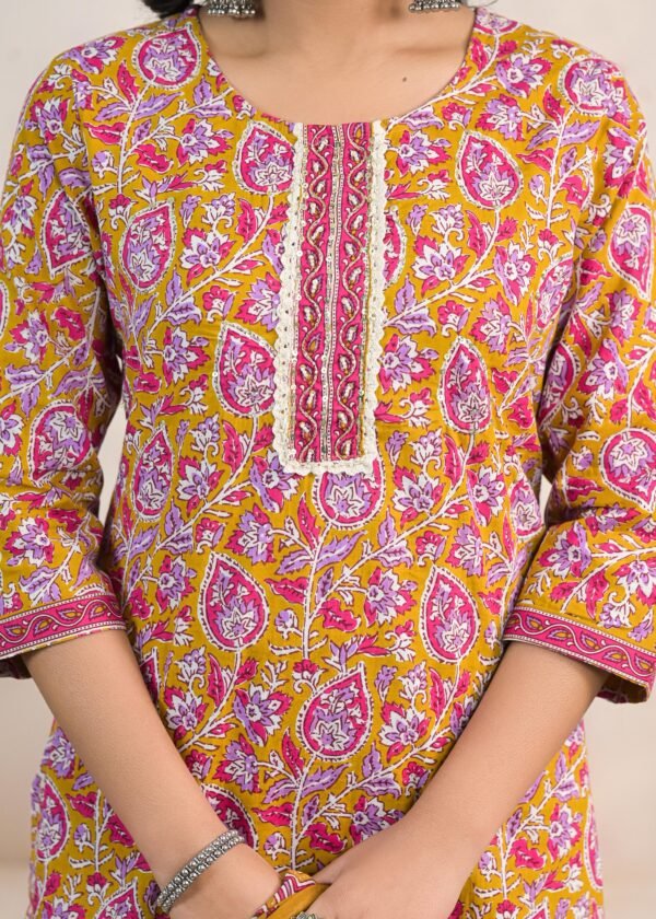 Vastrawala Prosin Print Kurta Set with Hand Work Secquence - Image 2