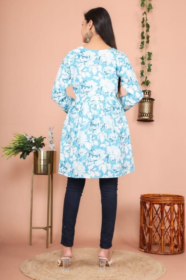 Vastrawala Cotton Prosin Print  Short  Kurti - Image 3