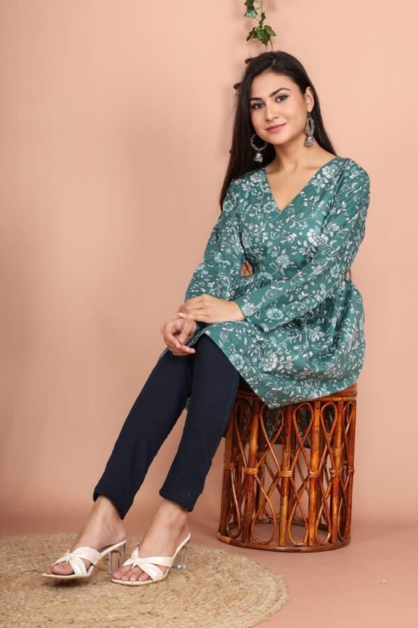 Vastrawala Cotton Prosin Print  Short  Kurti - Image 4